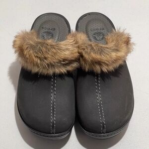 Crocs Cobbler Suede Leather Clogs Womens Size 9 Faux Fur Black Mahogany